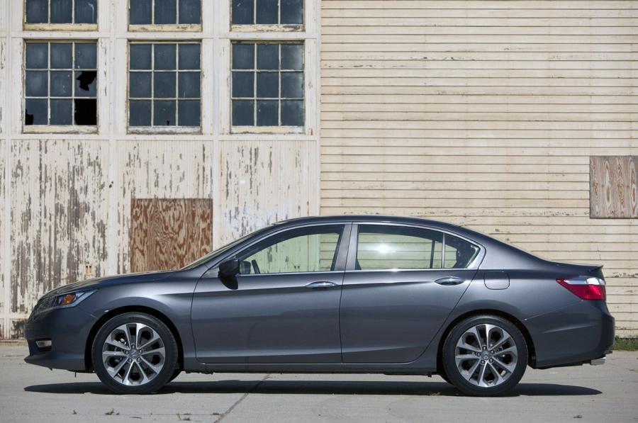  Honda Accord Sport Sedan 2013 года  (фото 6 из 147)
